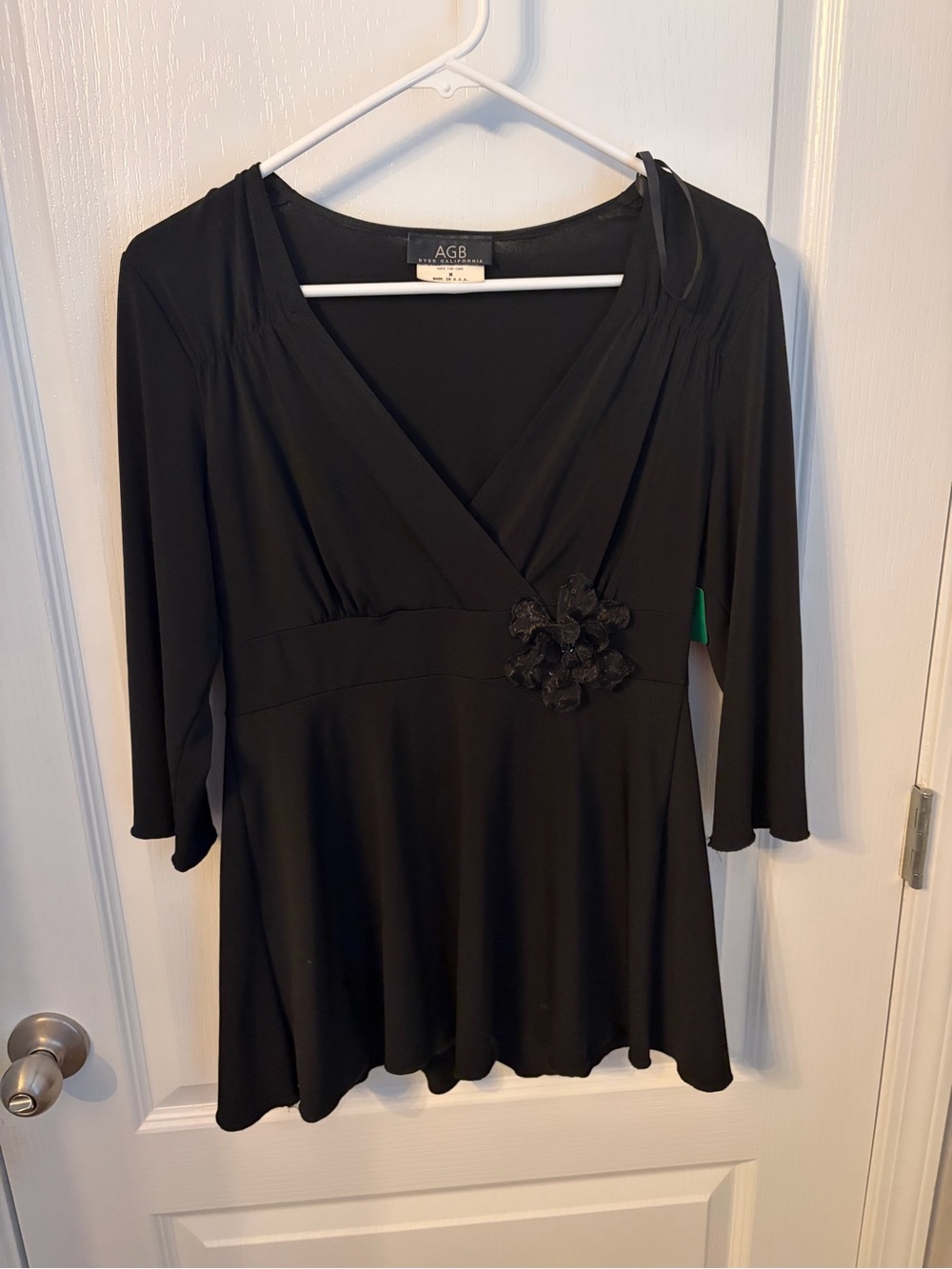 AGB Black V-Neck 3/4 Sleeve Floral Applique Top